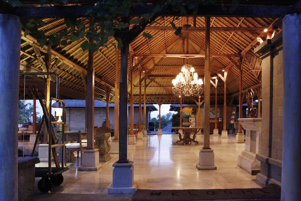 Puri Bagus Lovina, Interior entrance, photo 3