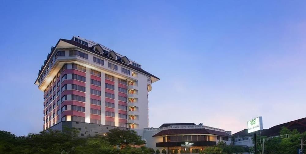 호텔 산티카 프리미어 세마랑 기본 이미지 사진 1