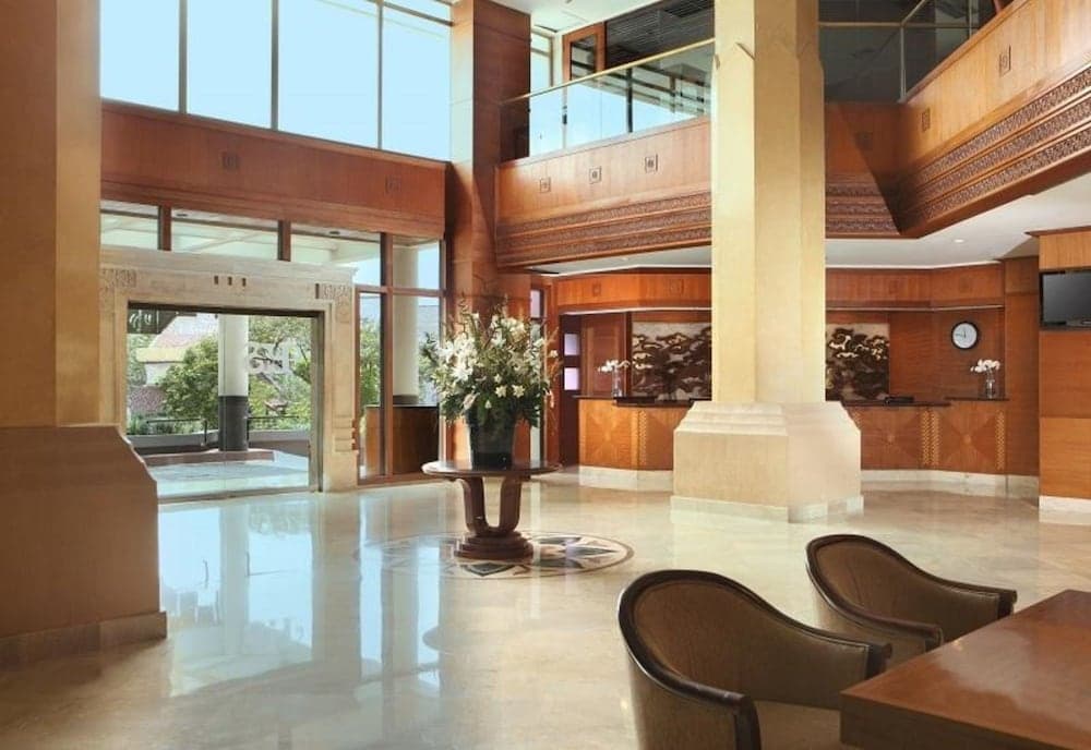 호텔 산티카 프리미어 세마랑 로비 사진 2