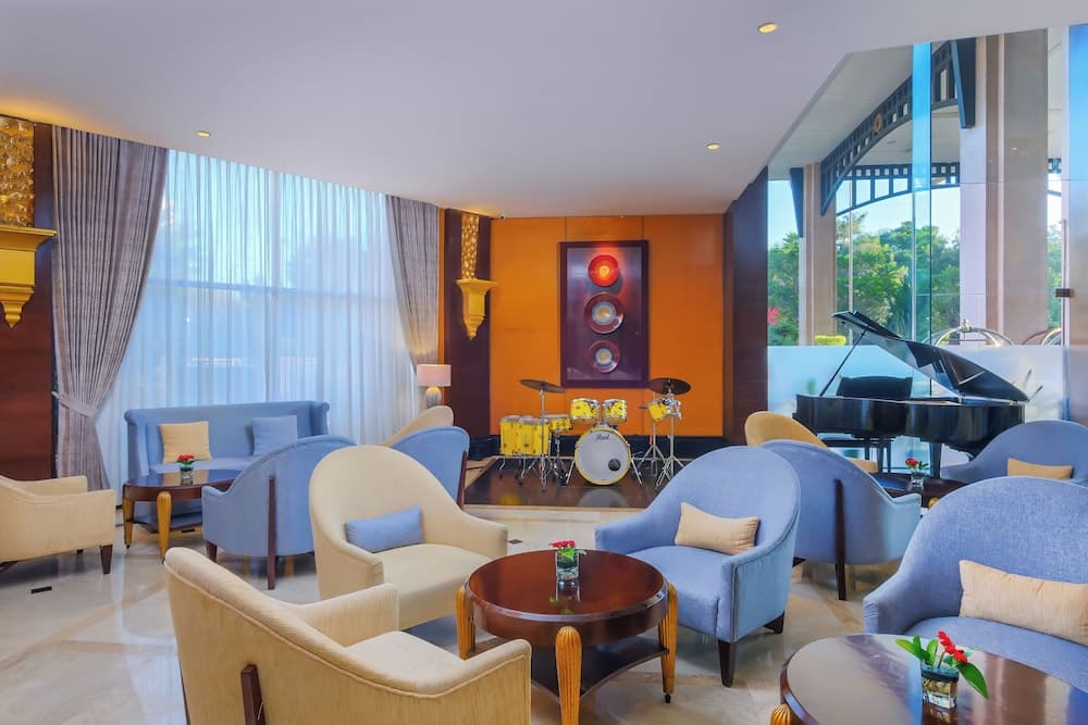 Hotel Ciputra Semarang, Lobby lounge, photo 5