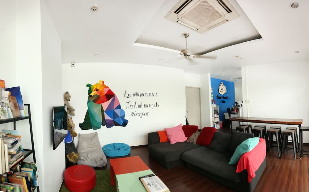 Beary Best! Hostel, Lobby sitting area, photo 4