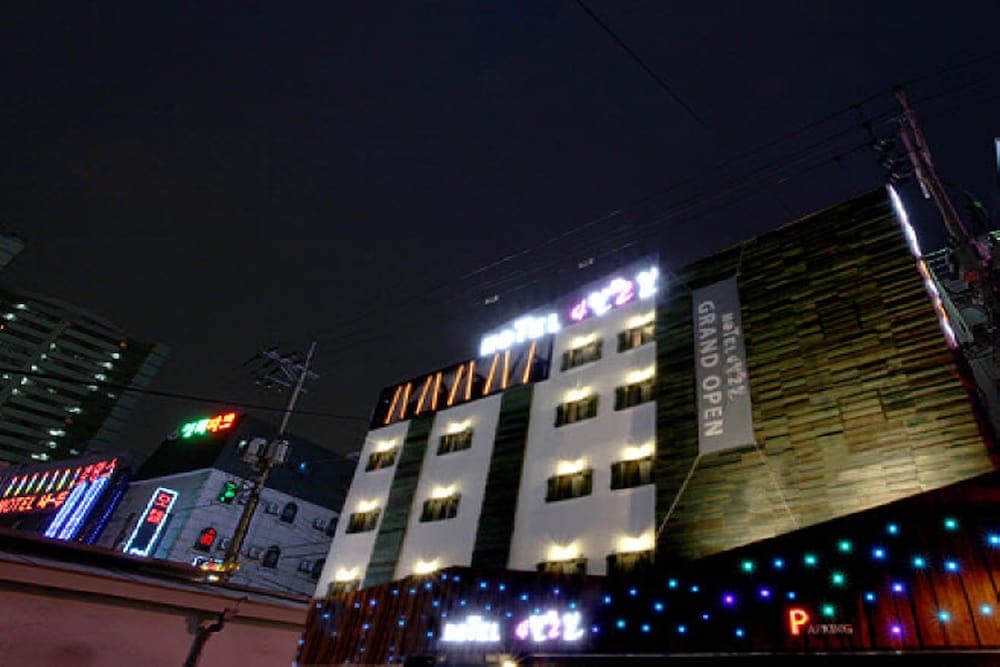 HOTEL April 2nd, Primary image, photo 1