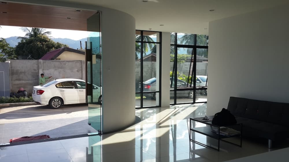 V.O.P. Suite, Lobby sitting area, photo 2