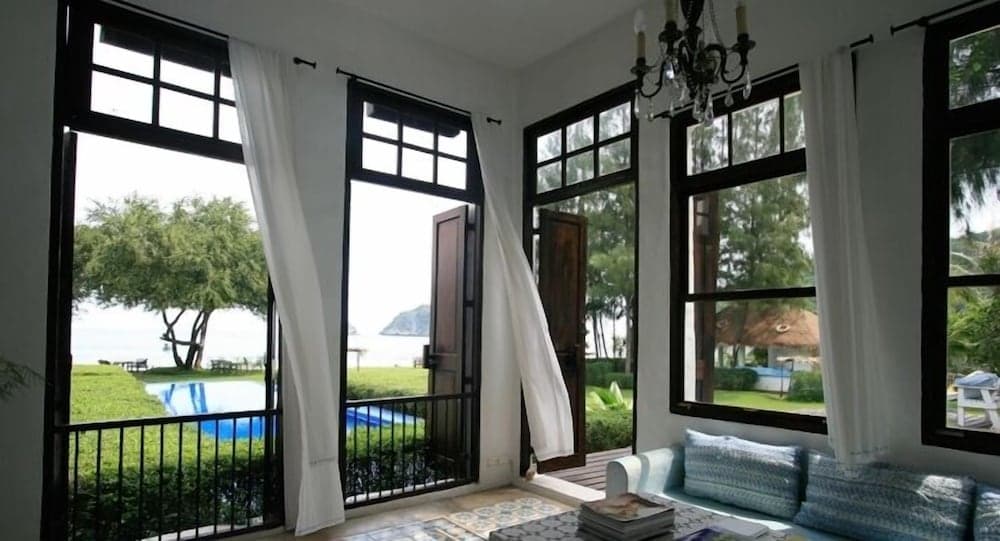 Brassiere Beach Resort, Lobby sitting area, photo 2