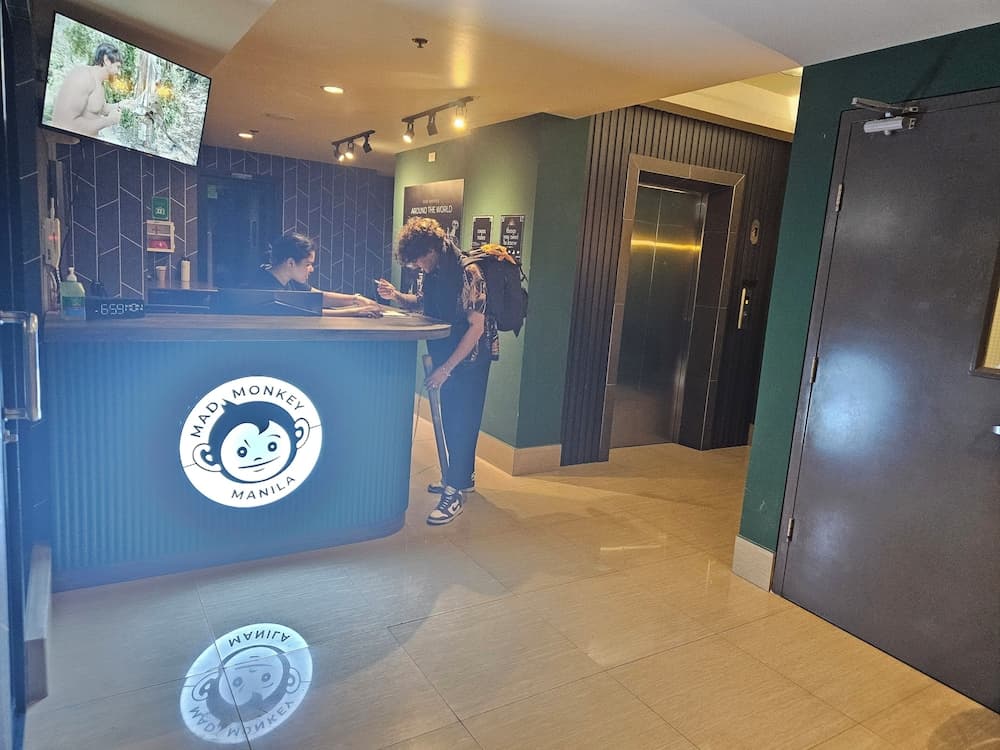 Mad Monkey Manila, Reception, photo 2
