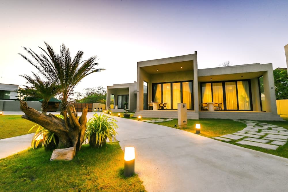 TANA Beach Villas 내부 입구 사진 2