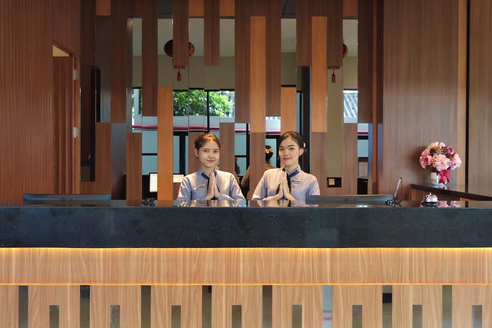 Front One Hotel Gombong, Reception, photo 3