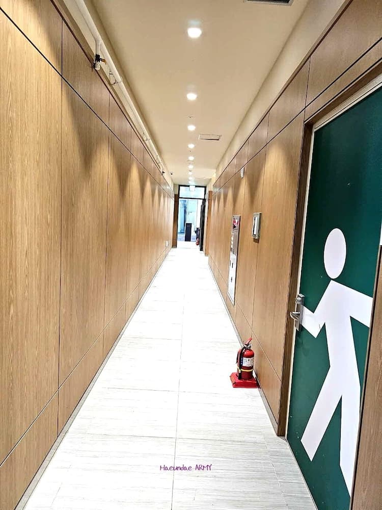Raviens, Interior entrance, photo 2