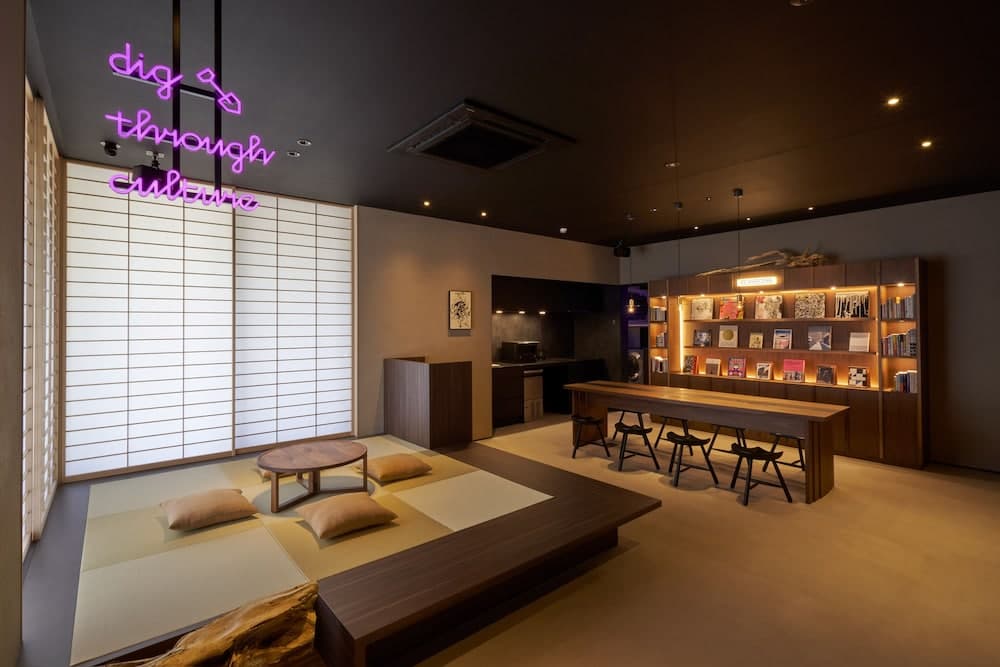 YANAKA SOW, Interior entrance, photo 3