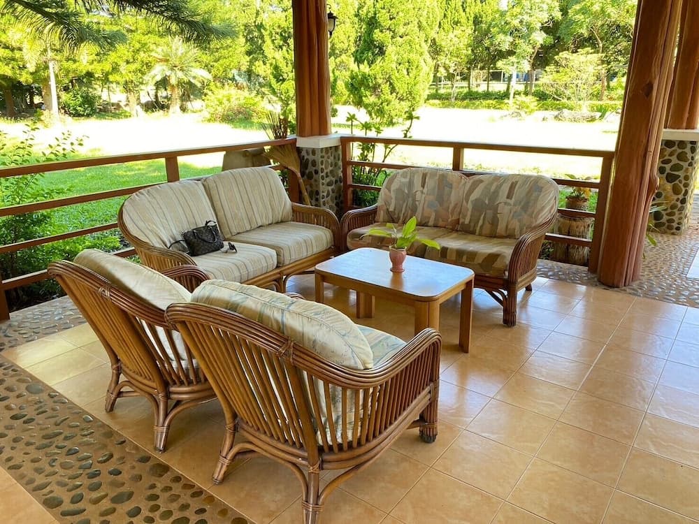 Phuphamok Valley Resort, Lobby sitting area, photo 3