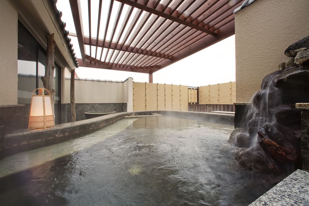 Harbor Hotel Kaigetsu, Outdoor spa tub, photo 5