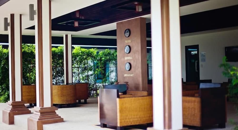 Ocean Breeze Residence, Lobby sitting area, photo 4