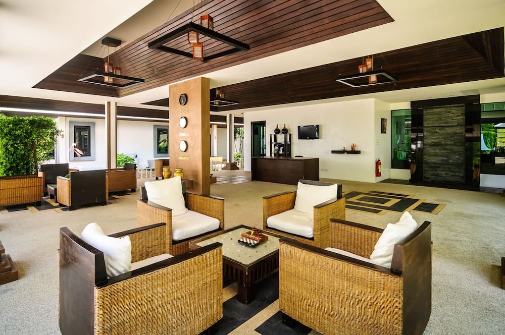 Ocean Breeze Residence, Lobby sitting area, photo 2