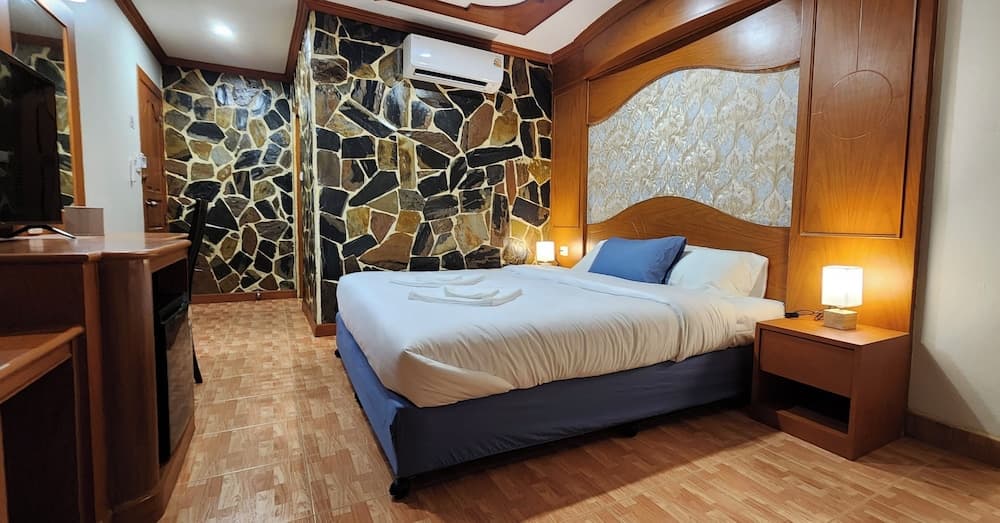 Arya Suites Patong Beach, Room, photo 5