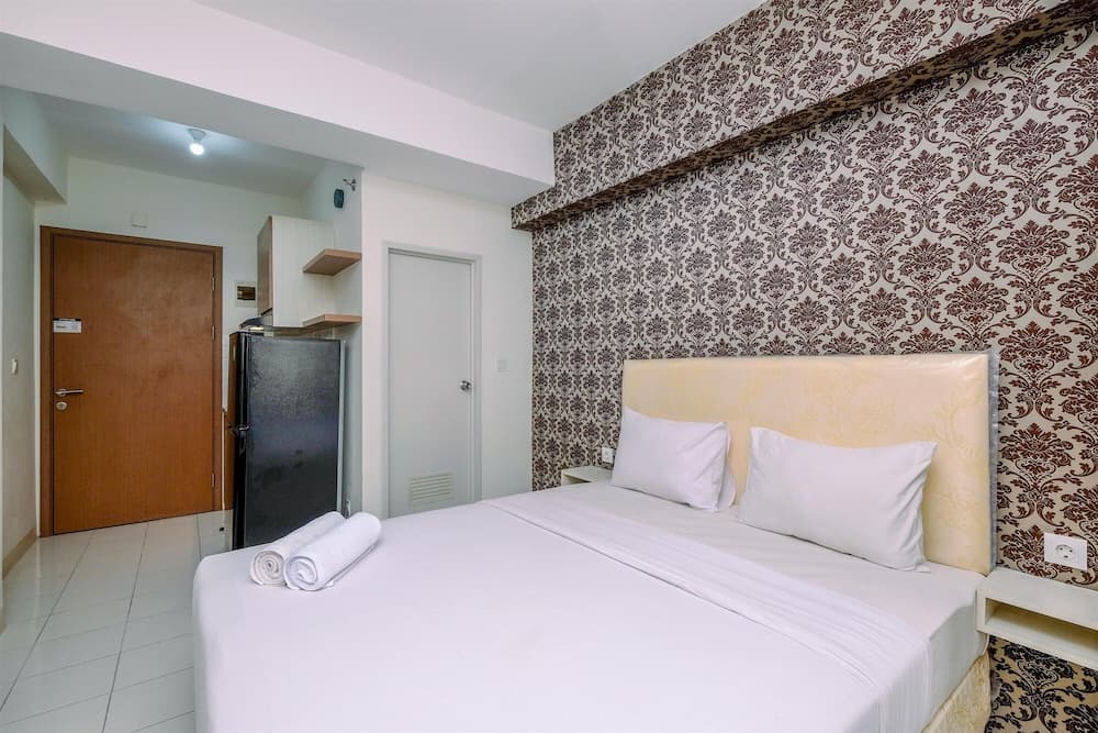 Fancy and Nice Studio Apartment at Podomoro Golf View, Room, photo 4