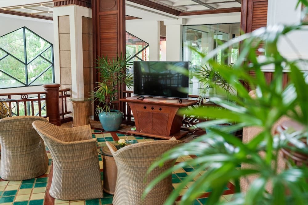 Krabi Maritime Resort, Lobby sitting area, photo 3