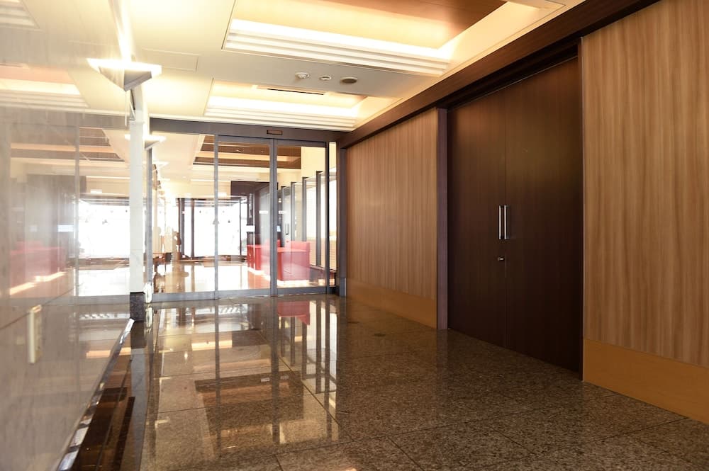 the b suidobashi, Interior entrance, photo 2