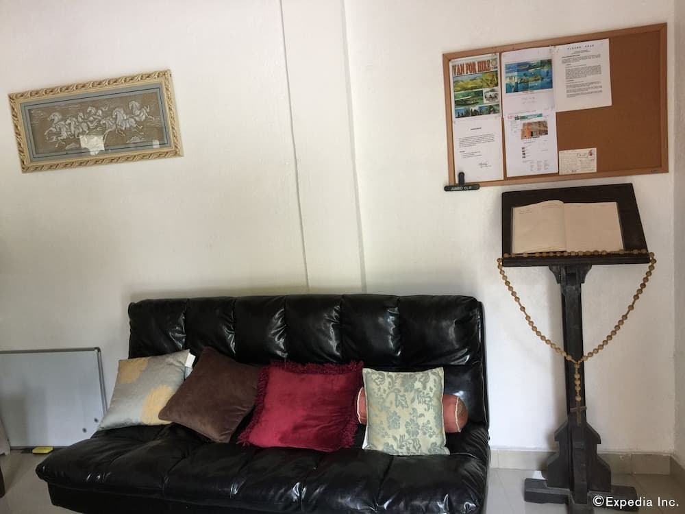 Gemini Hotel & Restaurant, Lobby sitting area, photo 3