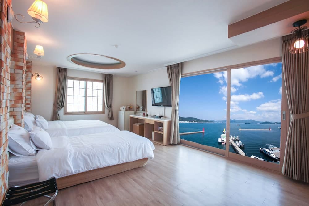 Pam Beach, Room, photo 3