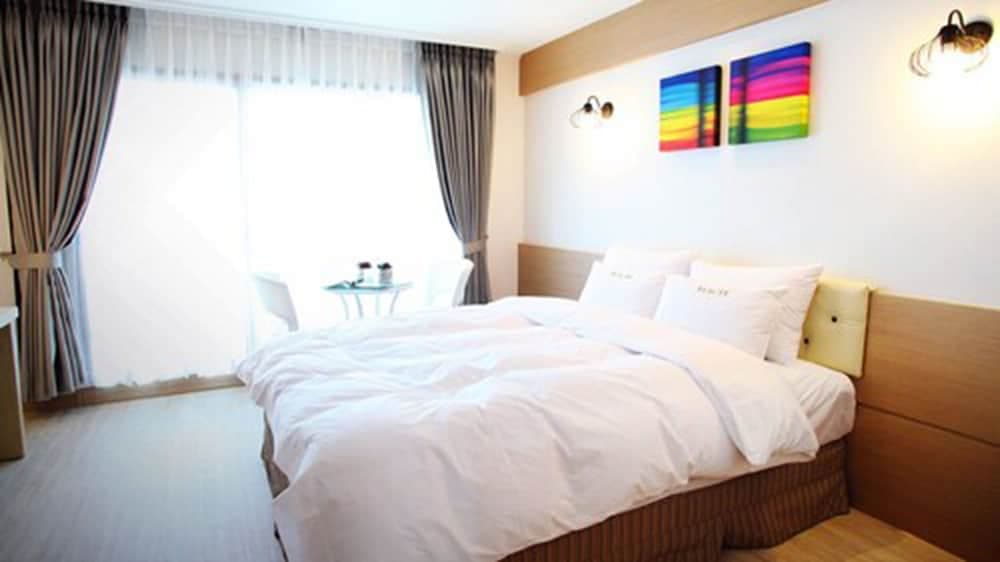 Pam Beach, Room, photo 5