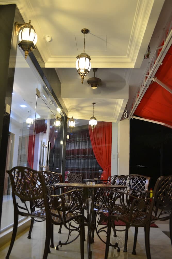 DR Hotel, Lobby sitting area, photo 5