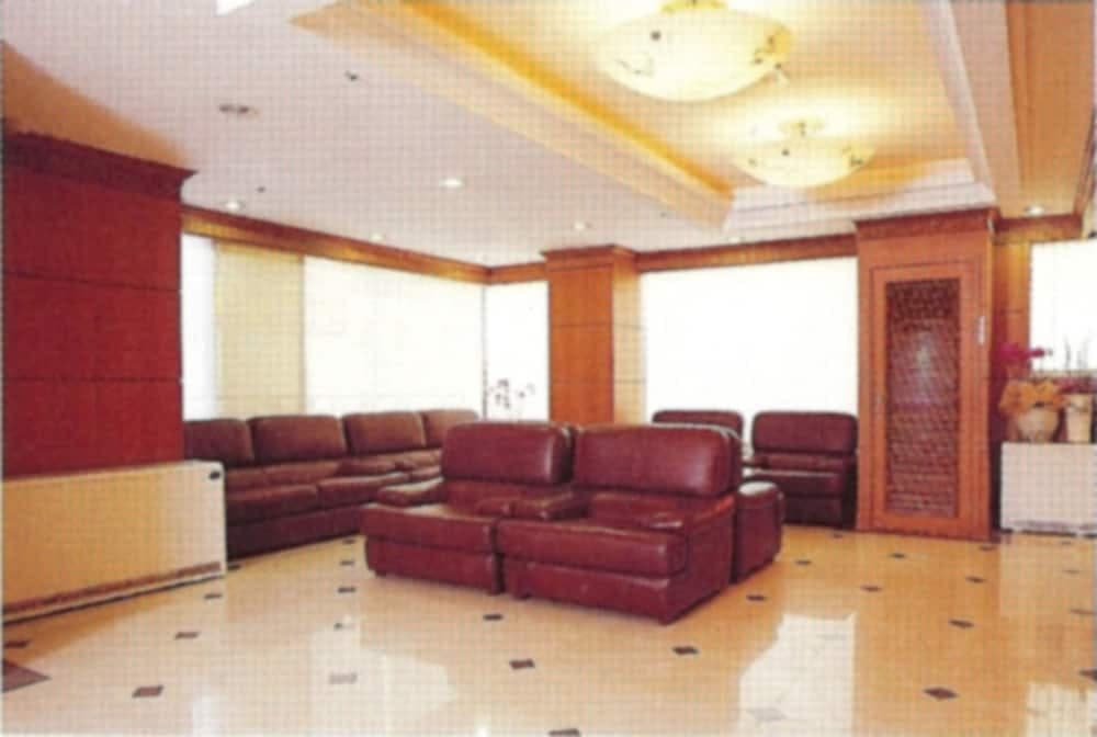 Busan Central Hotel, Lobby sitting area, photo 3