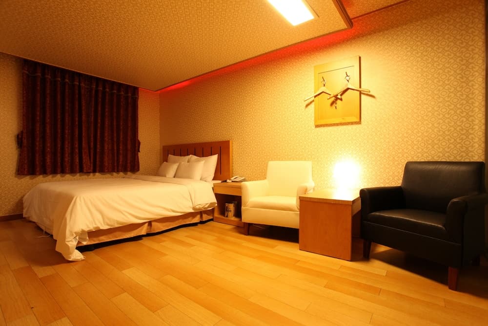 Prince Hotel, Primary image, photo 1