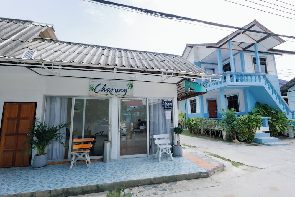 Charung by The Sea, Reception, photo 2