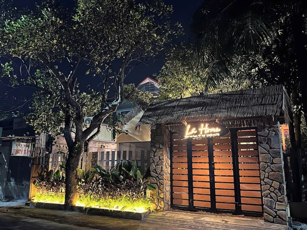 Lá Home, Primary image, photo 1