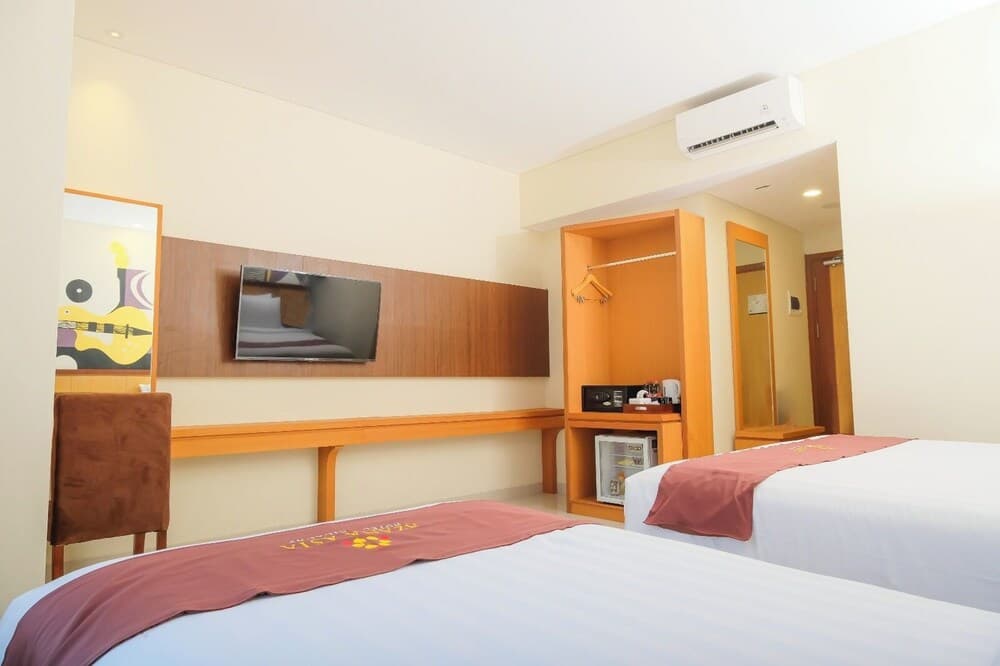 Azana Asia Hotel Cilacap, Room, photo 5