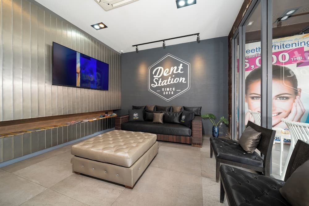 Dent Station Residence, Lobby sitting area, photo 4