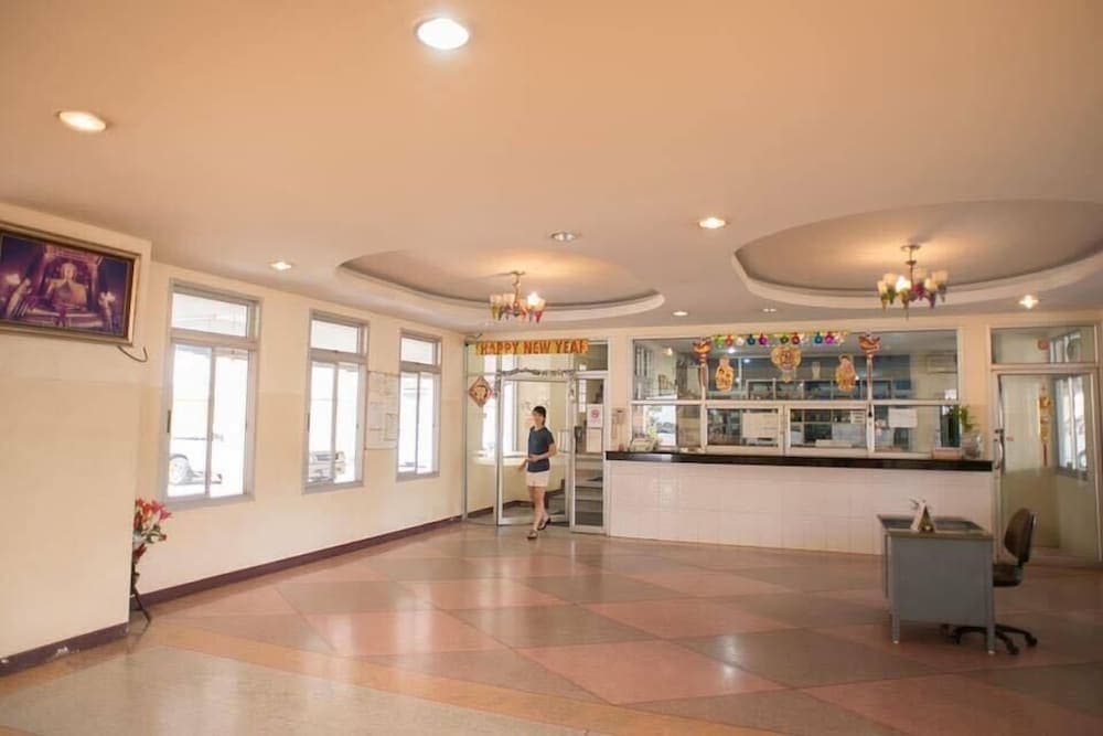The Grand Rewadee, Reception, photo 2