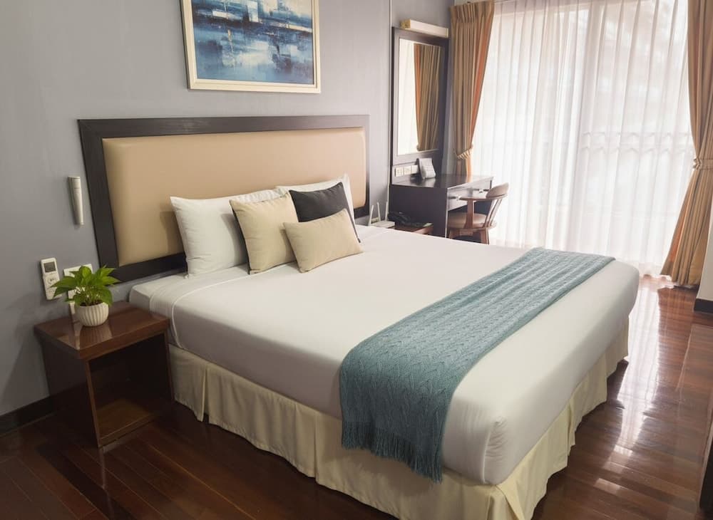 J - Town Serviced Apartments, Room, photo 5