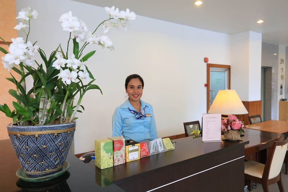 J - Town Serviced Apartments, Lobby, photo 2