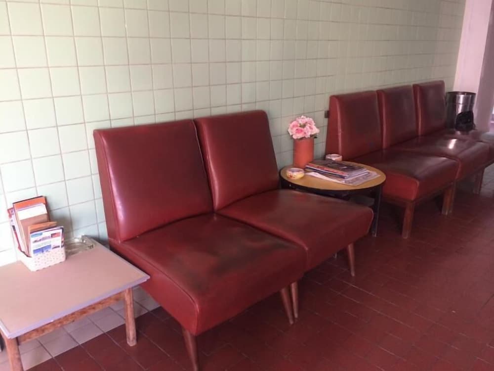 Suksawad Hotel, Lobby sitting area, photo 2