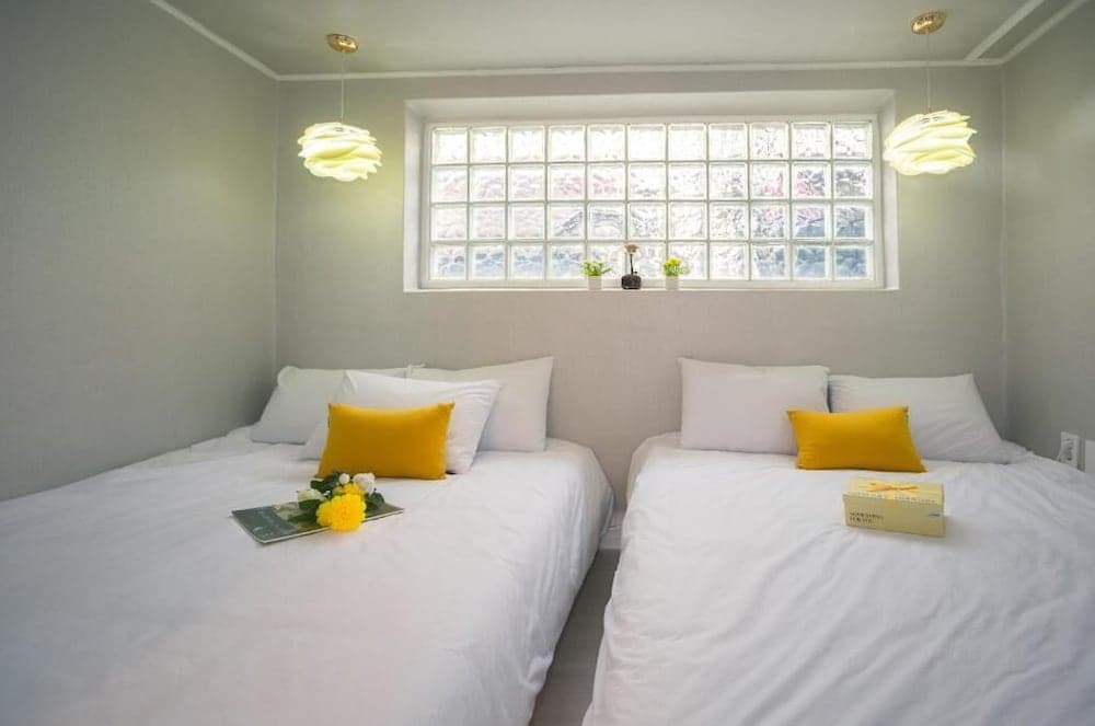Stay Solar, Room, photo 1