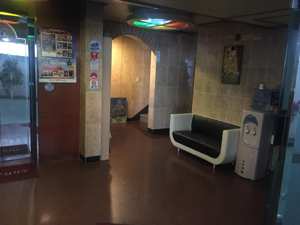 Prince Motel, Lobby, photo 3
