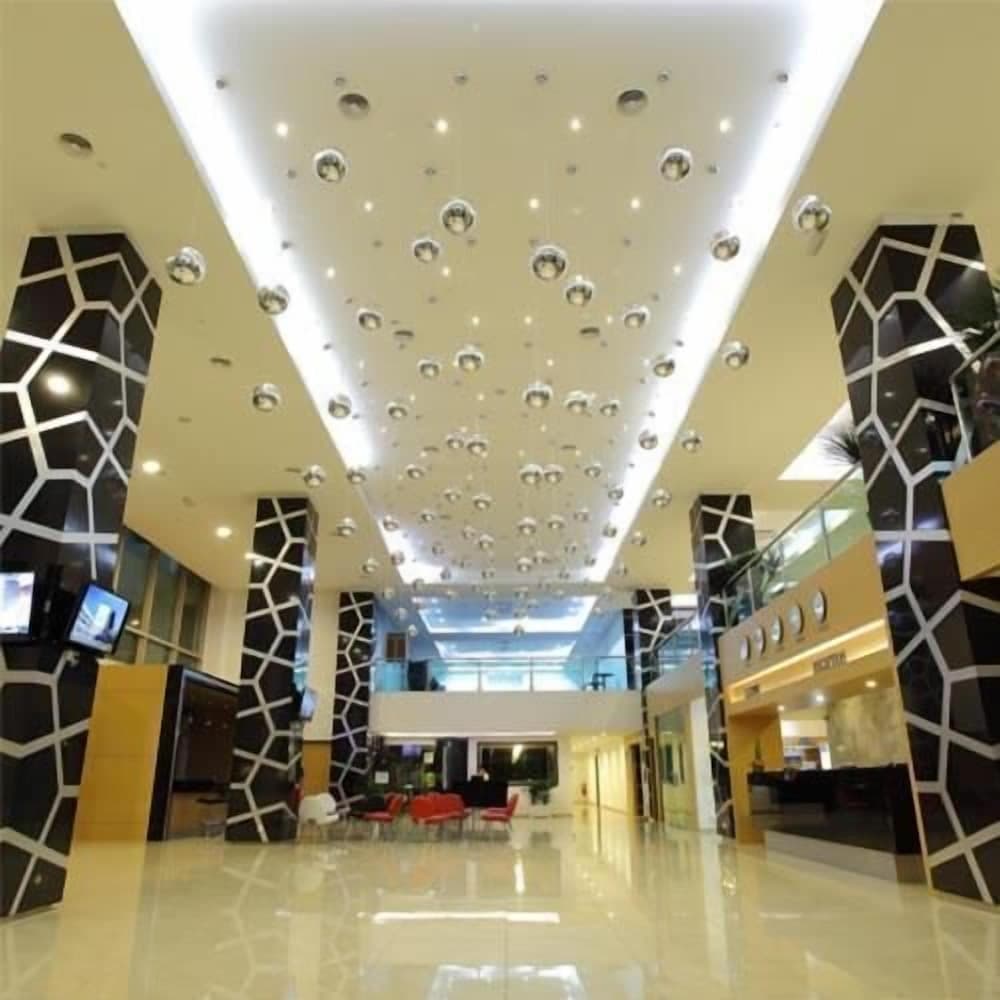 Symphony Suites, Lobby, photo 3