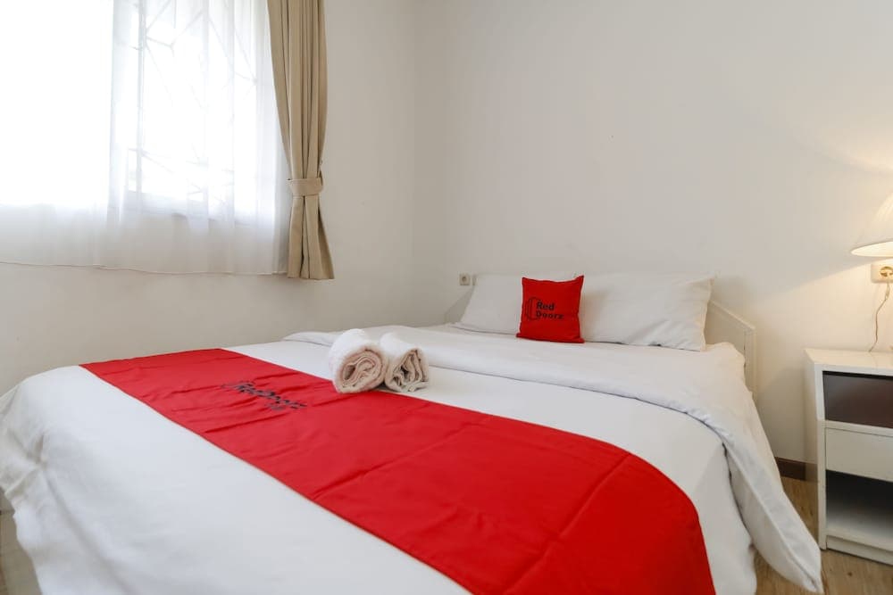 RedDoorz Plus @ Tendean, Room, photo 4