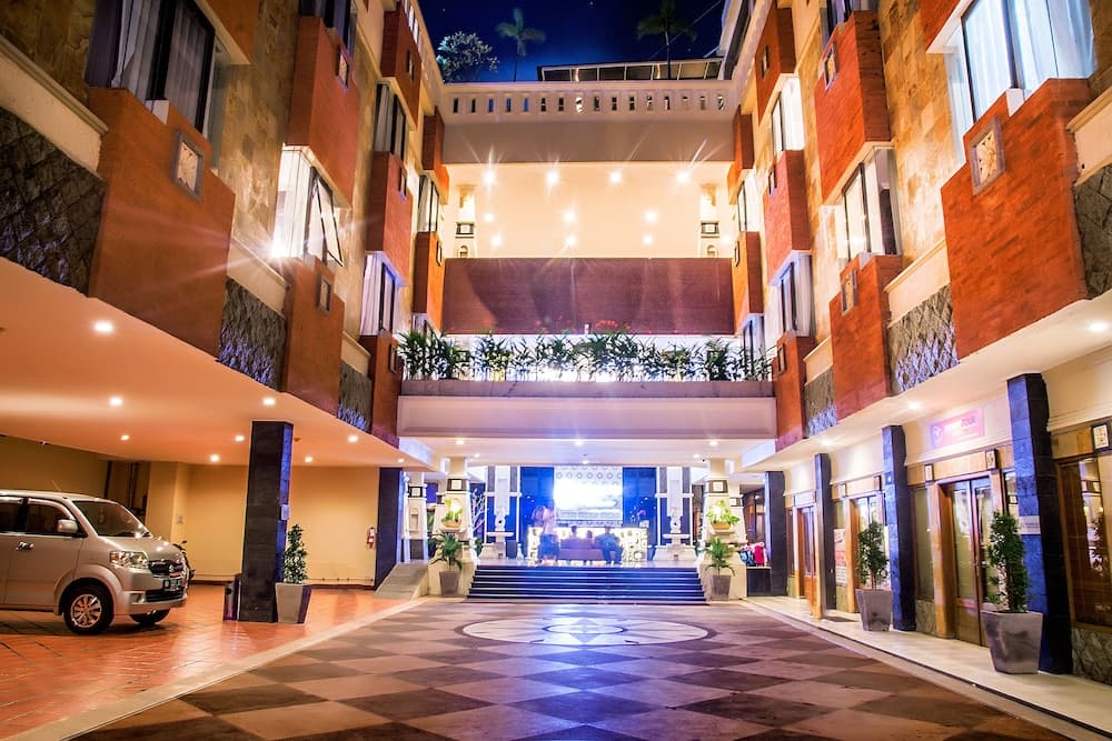 Famous Hotel Kuta, Interior entrance, photo 2