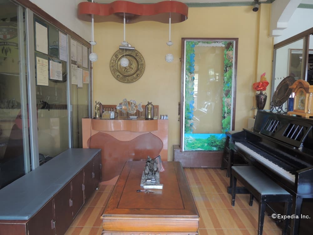 Flory's Inn, Lobby sitting area, photo 2