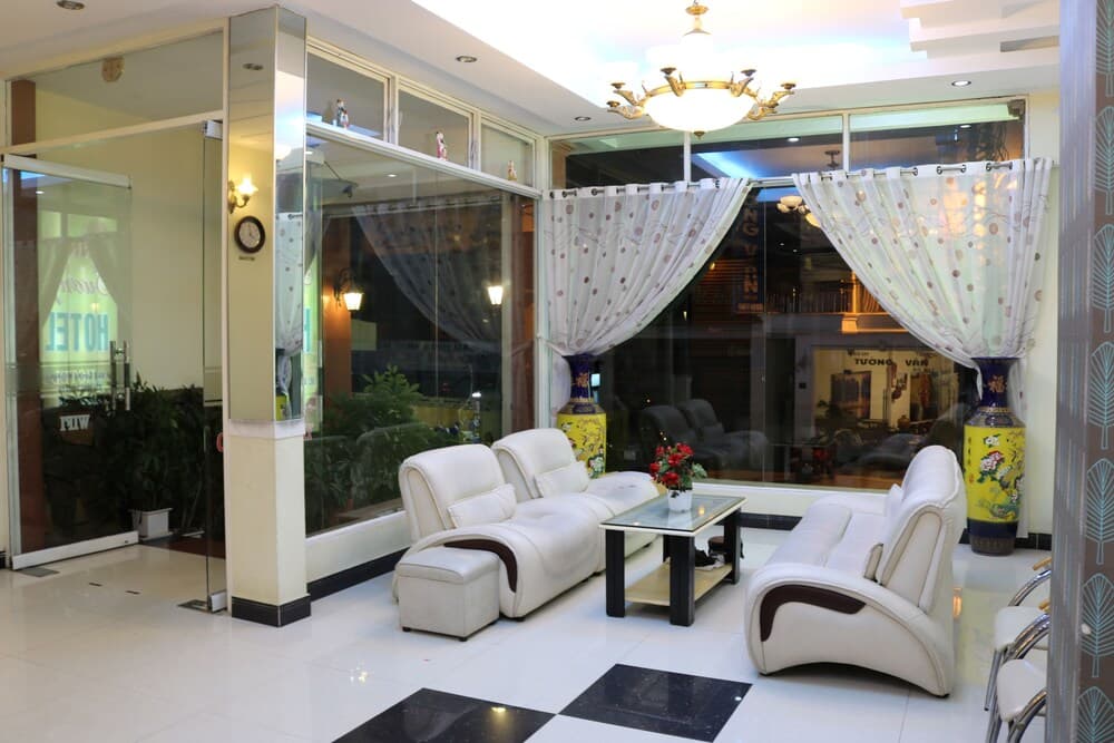 Anna Suong, Interior entrance, photo 3