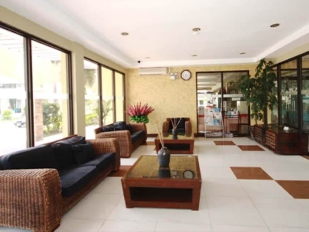 Bayfront Hotel Subic, Lobby sitting area, photo 4