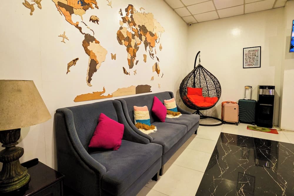 Golden Gate Suites, Lobby sitting area, photo 4