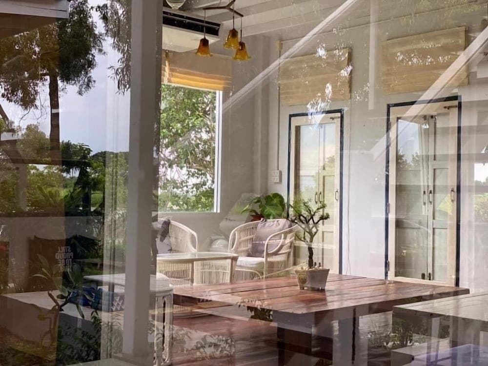 Arthit-Tara, Lobby sitting area, photo 4