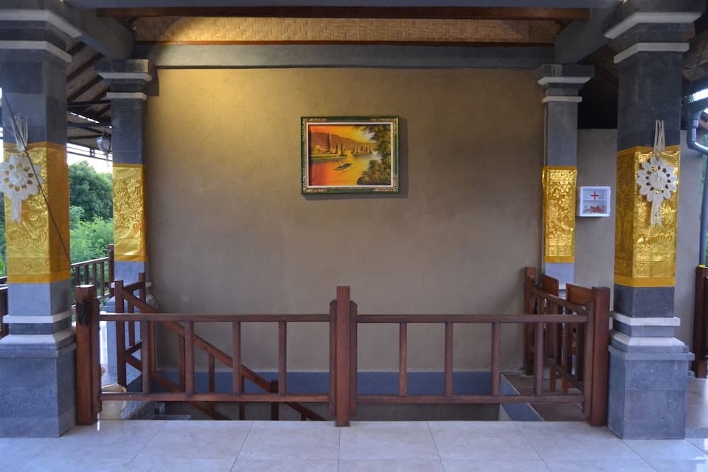Menjangan Sari, Interior entrance, photo 2
