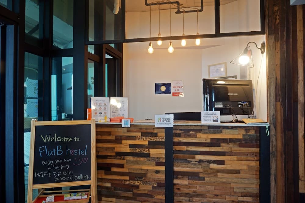 Flat B Hostel - Hostel, Reception, photo 2