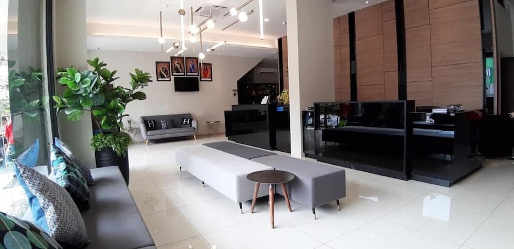 The Square Hotel, Lobby sitting area, photo 3