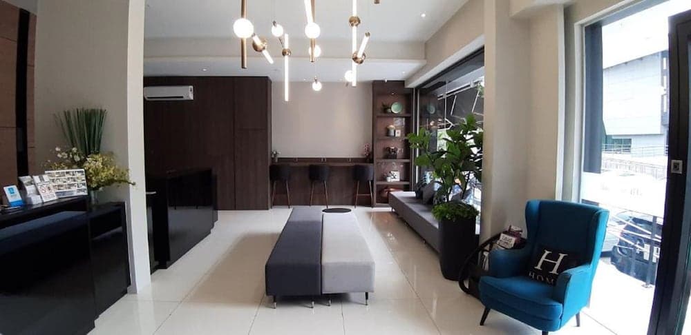 The Square Hotel, Lobby sitting area, photo 5
