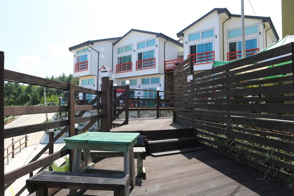 Seaview Pension, Primary image, photo 1